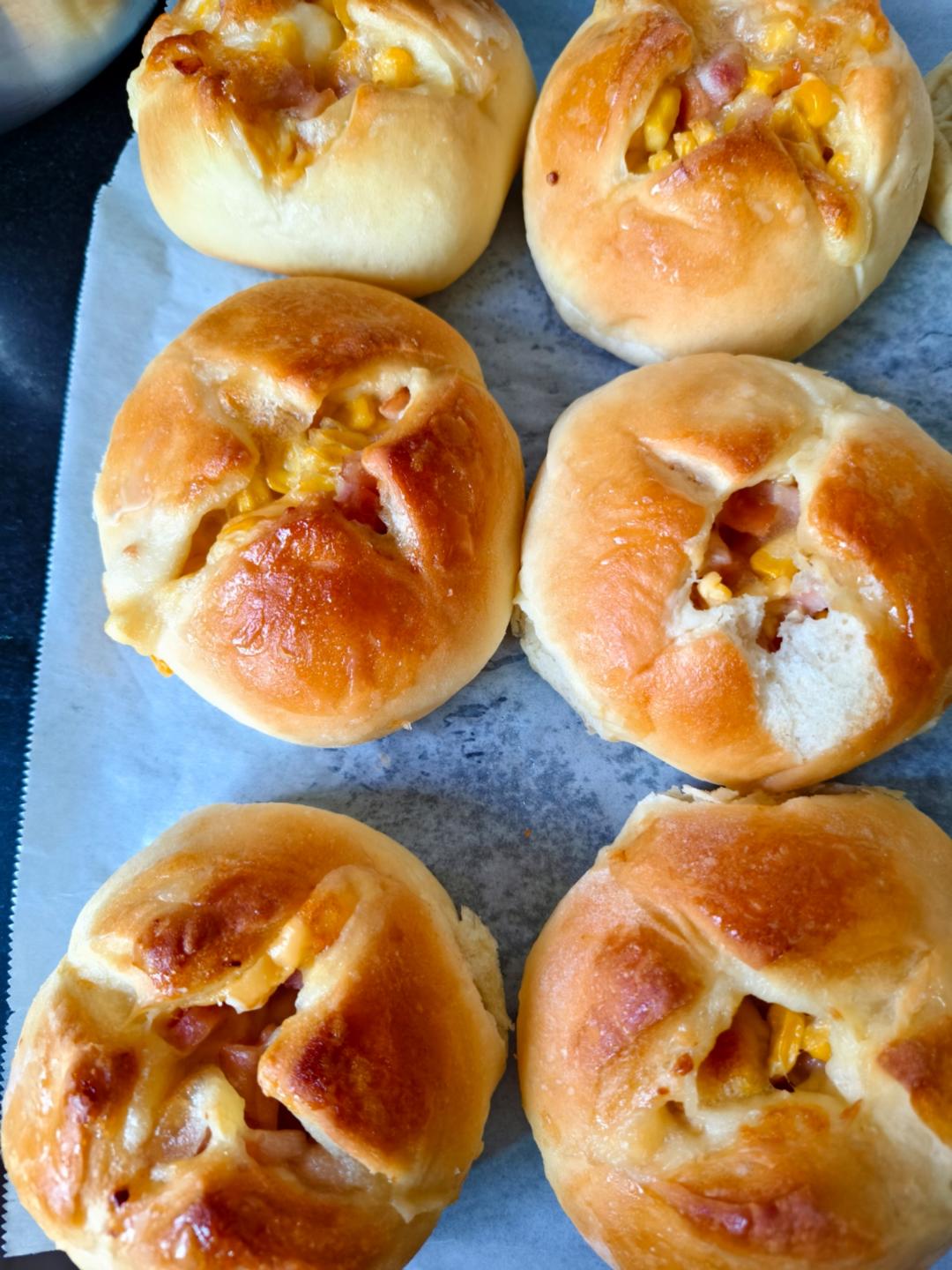 爆浆玉米粒火腿芝士面包