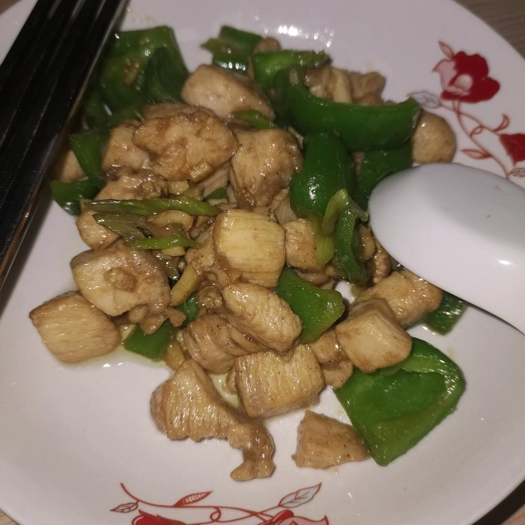 嫩嫩的鸡胸肉炒青椒