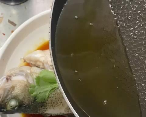 家常菜清蒸鲈鱼（宝宝爱吃）