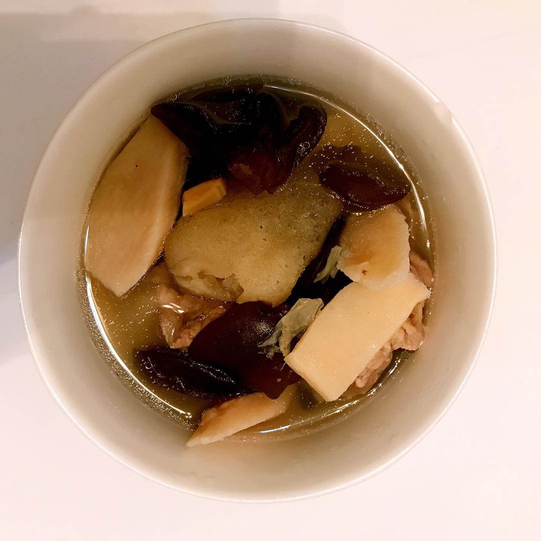 响螺片竹笙排骨汤
