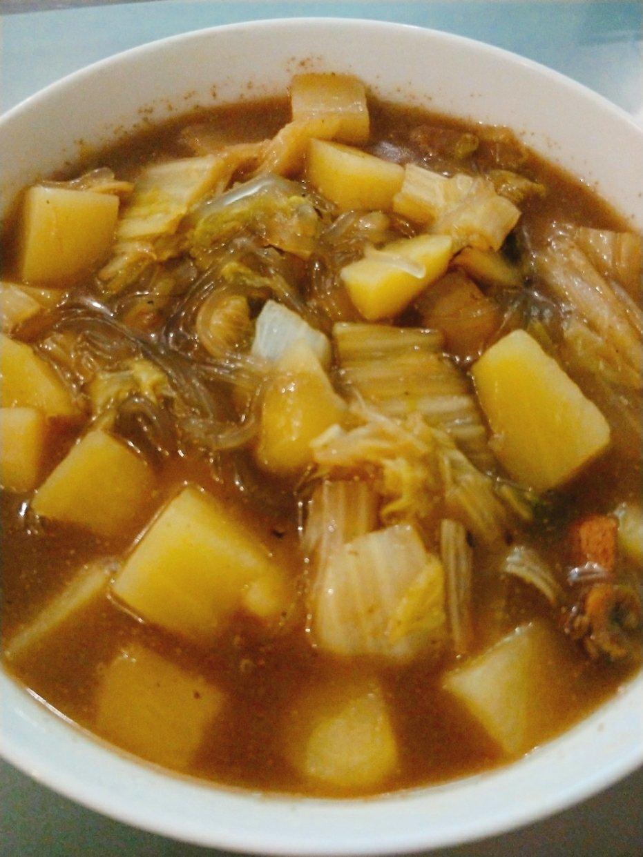 土豆白菜猪肉炖粉条 笨笨的小老鼠hq做的土豆白菜猪肉炖粉条