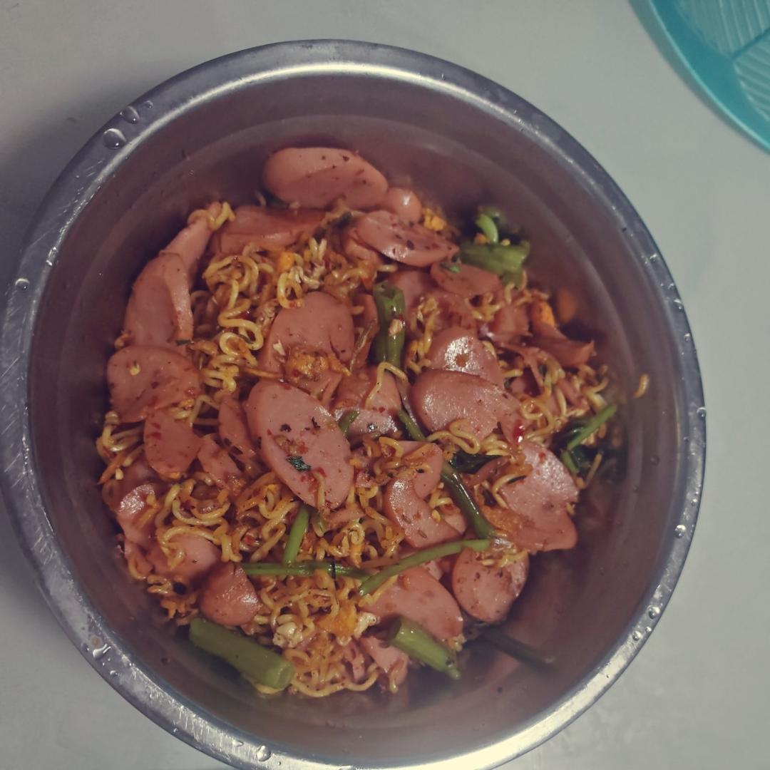 火腿肠鸡蛋炒方便面