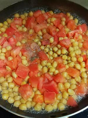 番茄烩鹰嘴豆的做法 步骤4