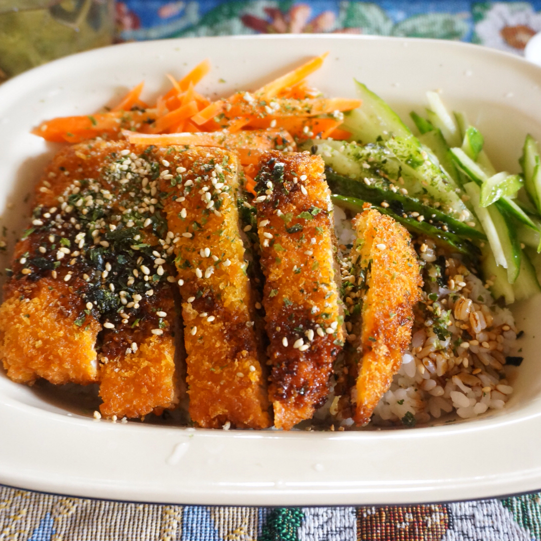 日式猪排饭配味噌汤