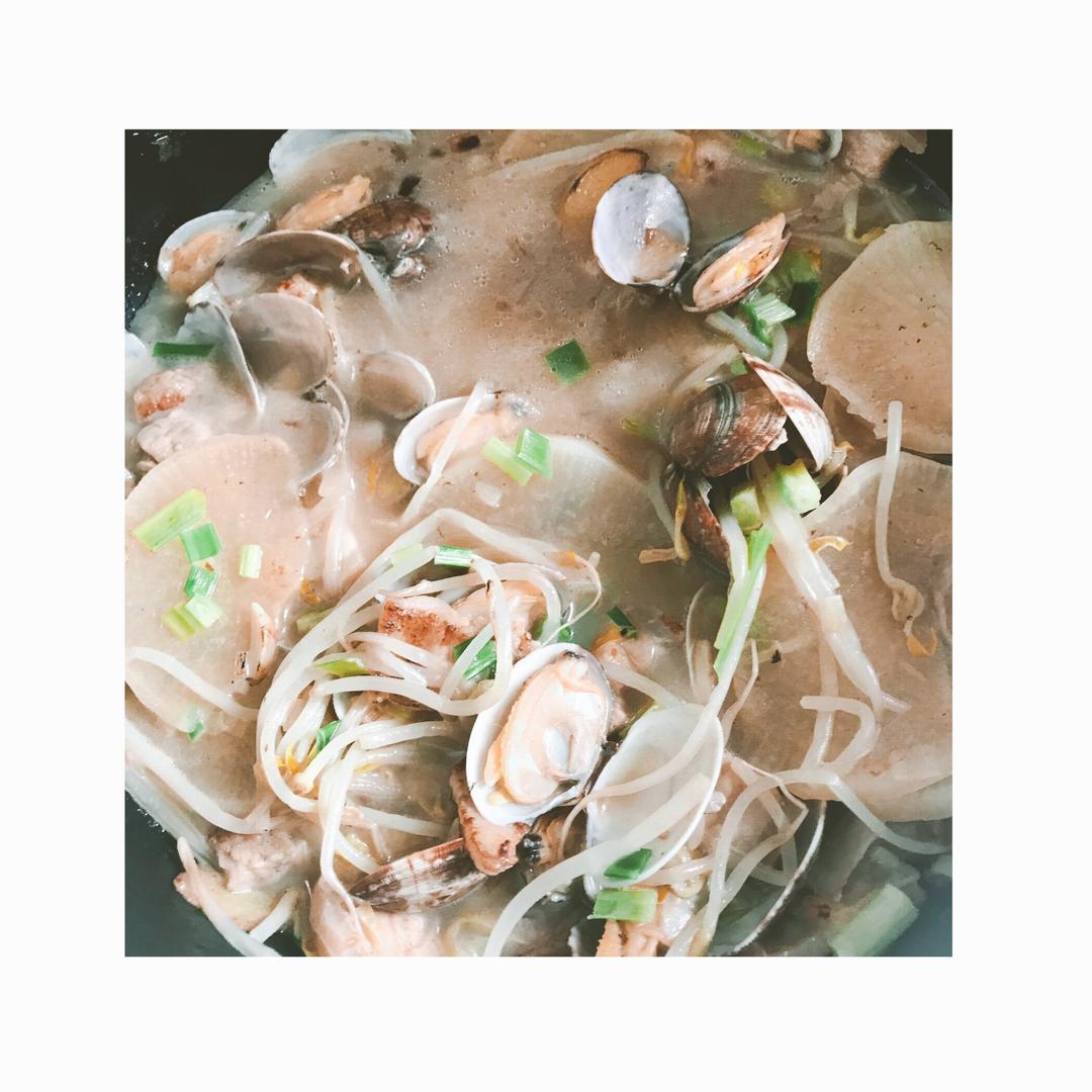 炒五花肉和花蛤汤的做法