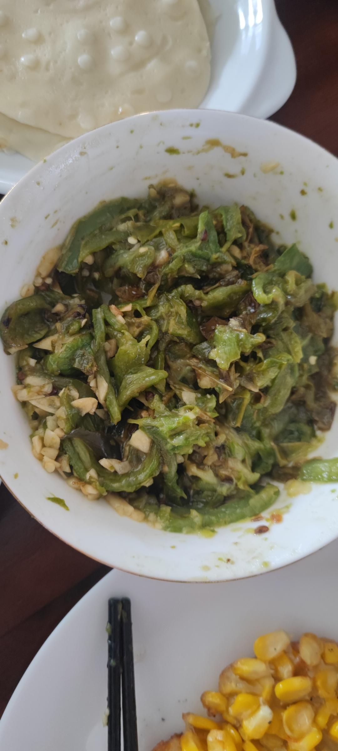 超级难看，变态好吃的擂擂辣椒皮蛋