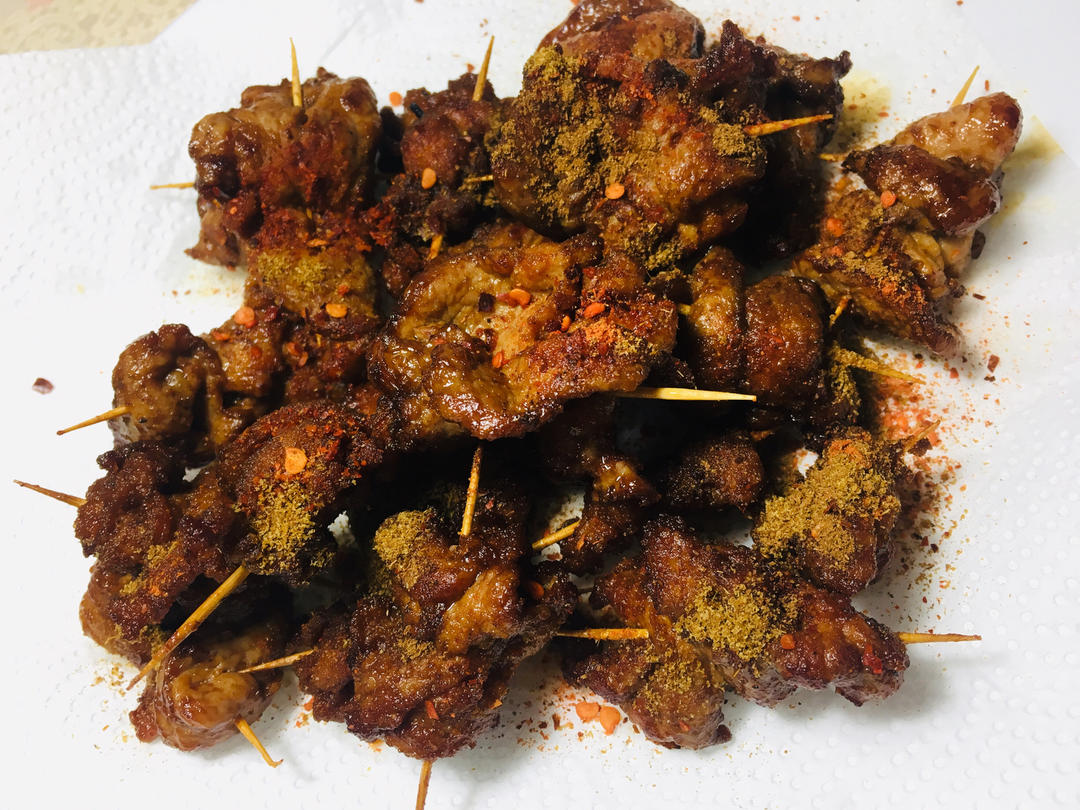 孜然肉串，五香里脊肉～超级解馋的美味小吃，不要去外面的小吃摊买了，自己动手就可以做了！
