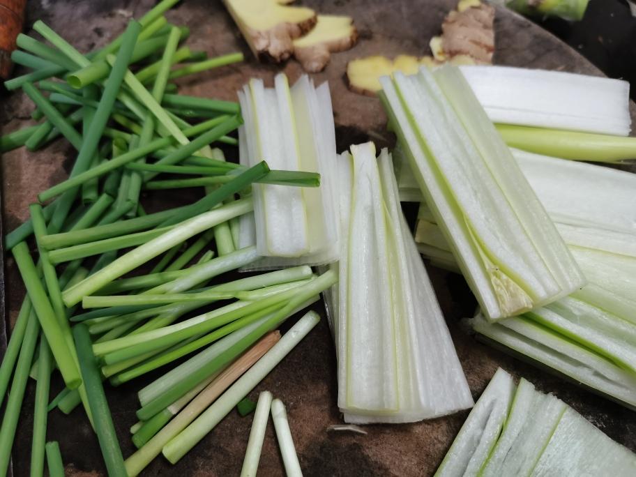 油泼辣子（凉拌菜的灵魂，荤素都能秒杀）的做法 步骤3