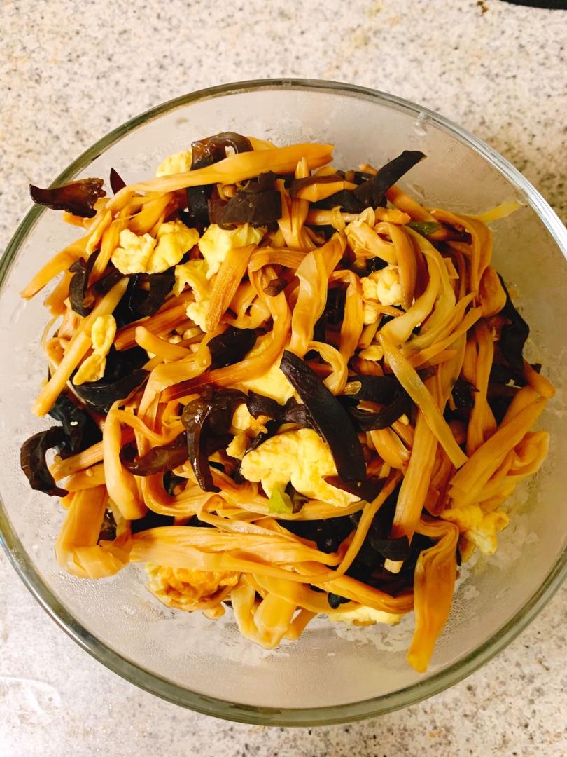 简单的木耳黄花菜炒鸡蛋