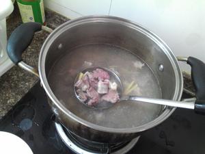 枸杞叶猪肝粉肠瘦肉汤的做法 步骤5