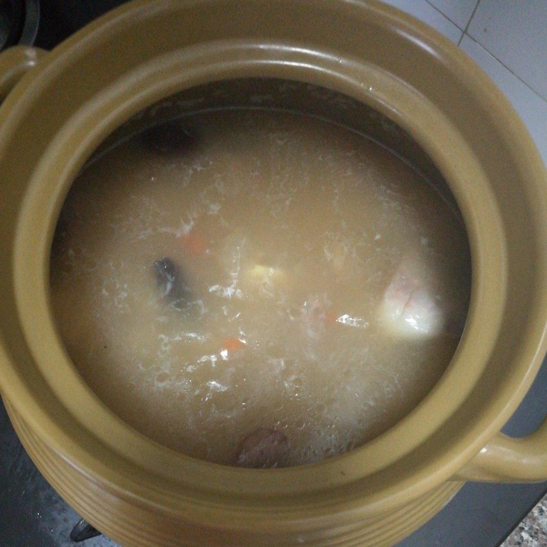 海参花胶滋补汤