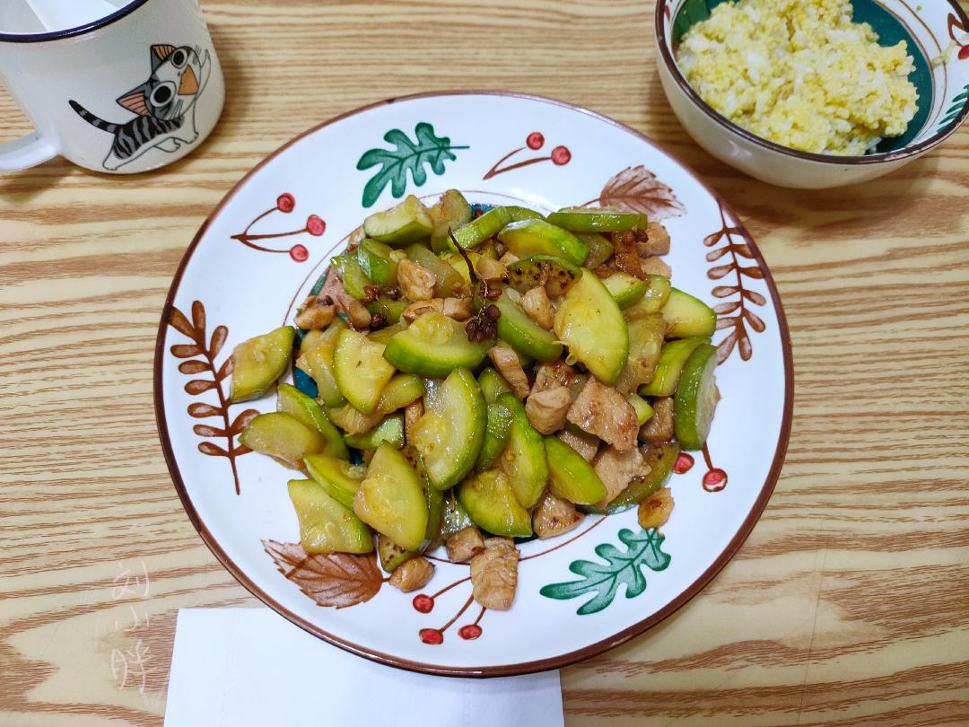 简单快手.清淡系列之鸡胸肉炒西葫芦的做法