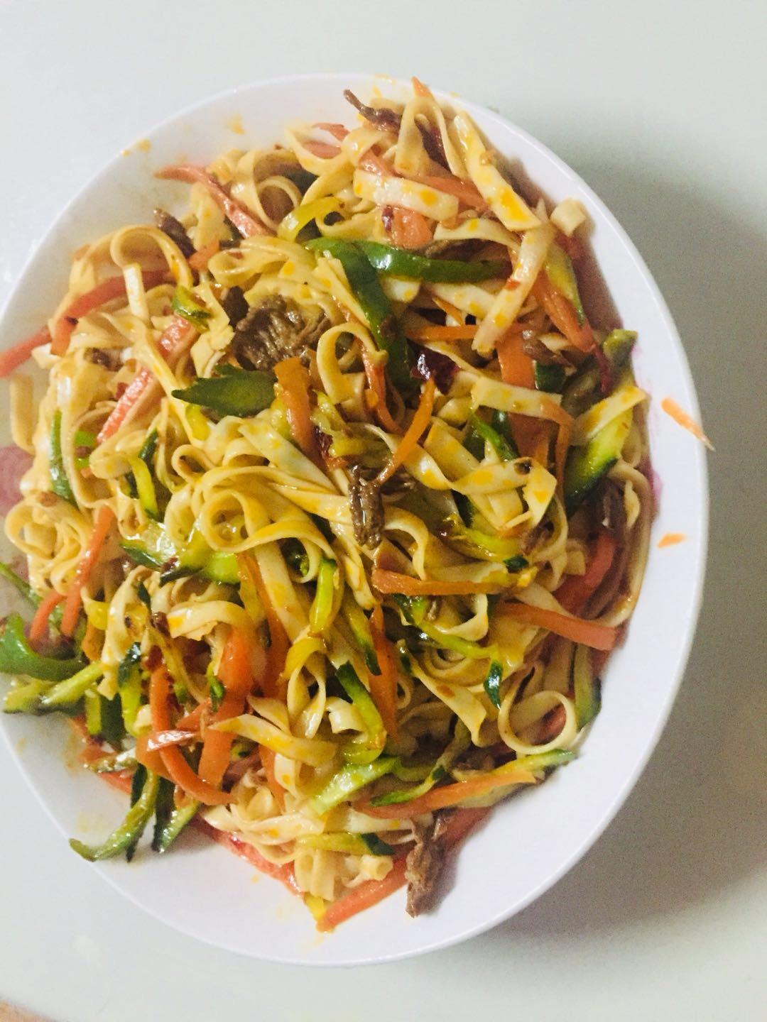 三丝炒面：炒面如何不粘锅