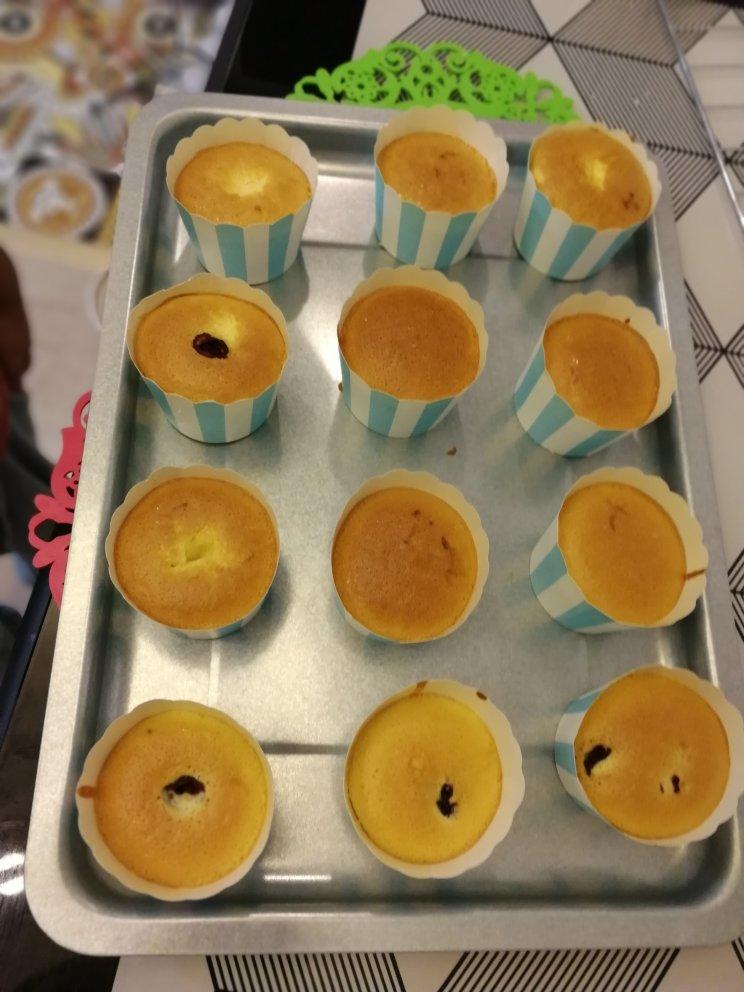 蔓越莓纸杯戚风小蛋糕