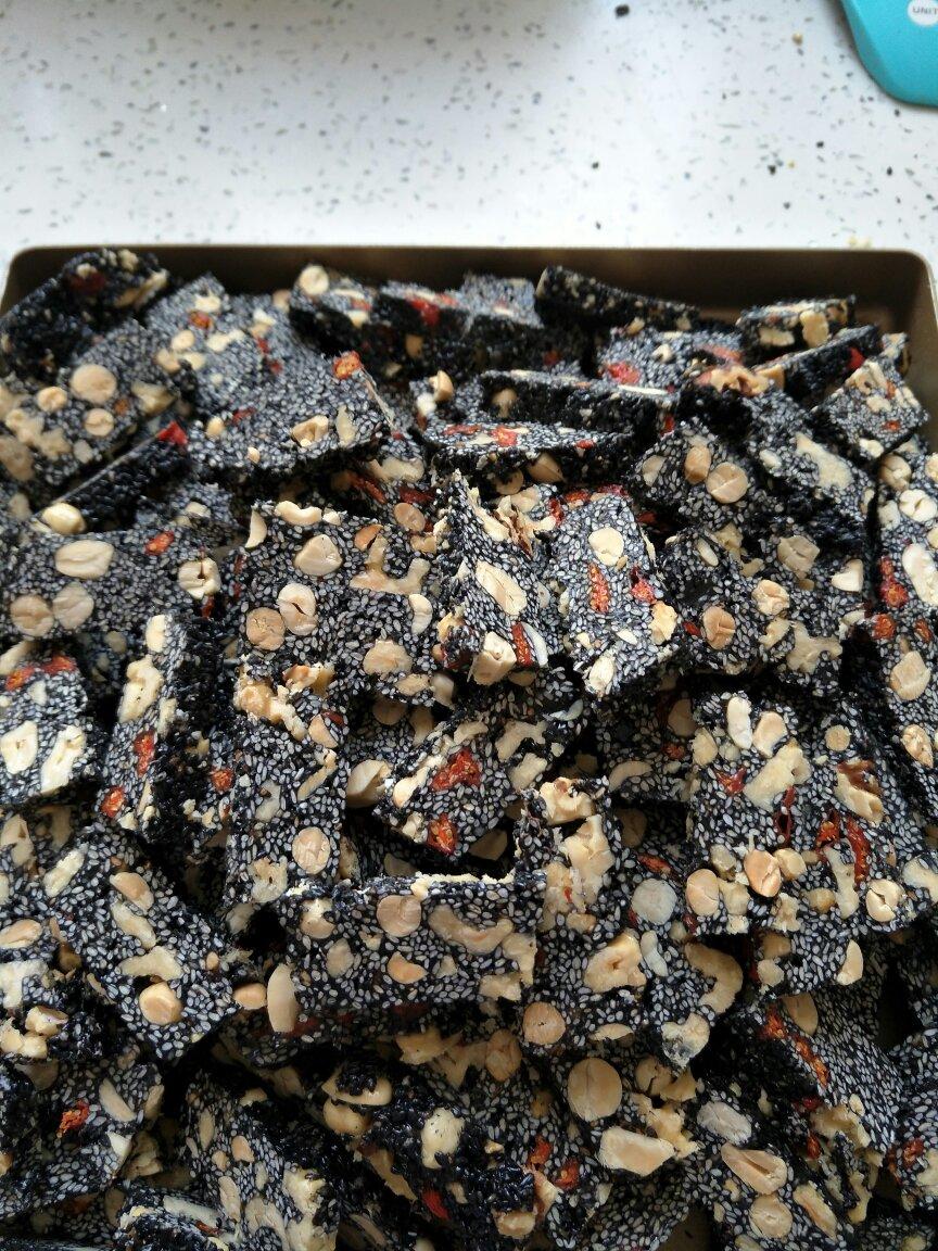 枸杞核桃花生黑芝麻片