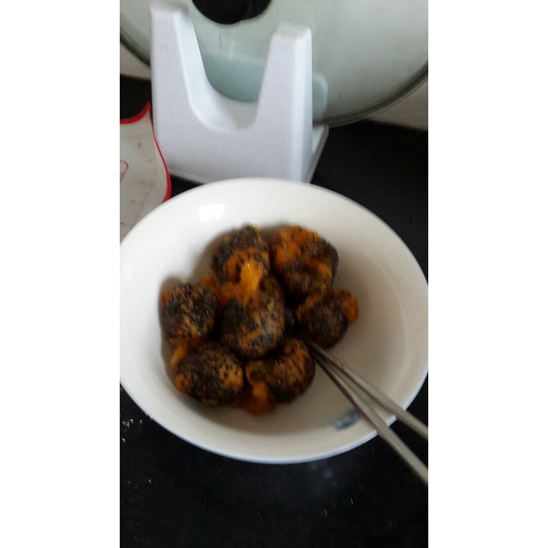 黄金球之一（南瓜芝麻球）