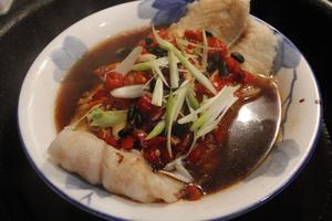 湘菜－－豆豉剁椒蒸鱼的做法 步骤2