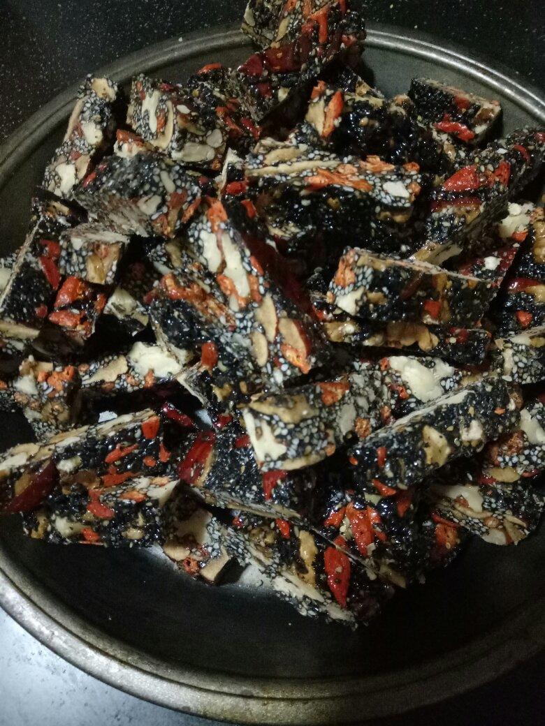 红枣核桃黑芝麻糕
