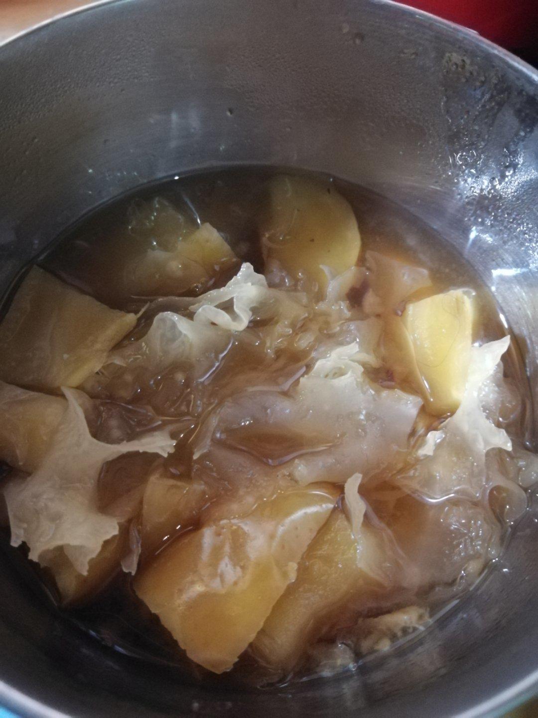 苹果银耳红枣汤