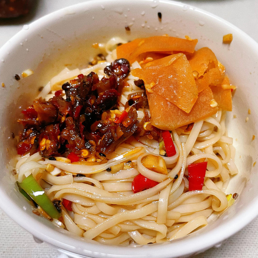 十分钟做好一盘开胃凉拌面～太好吃啦