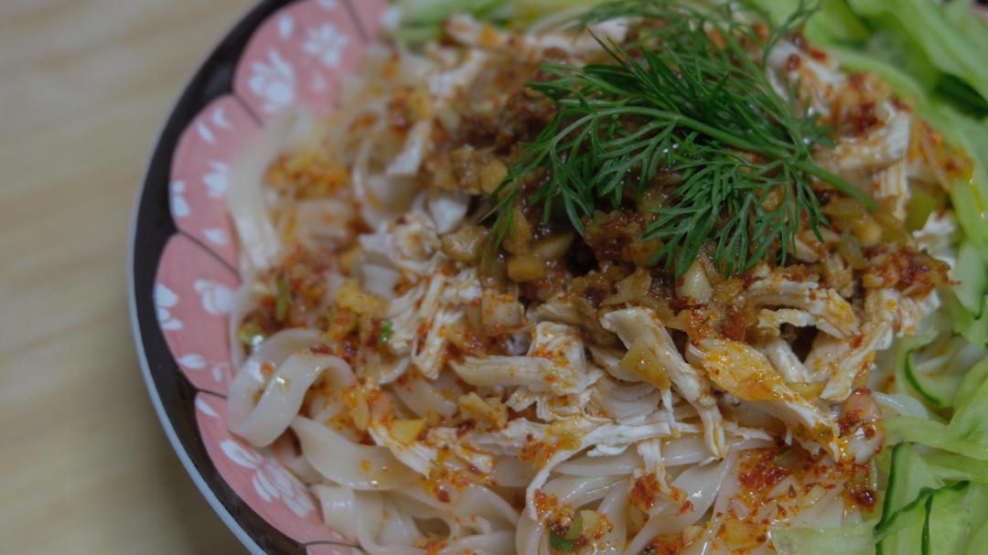 凉拌鸡丝荞麦面