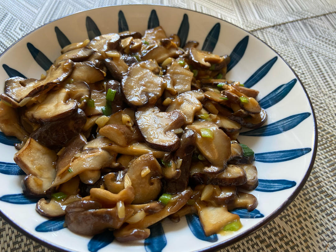 香菇这样炒比肉都好吃😋素炒香菇
