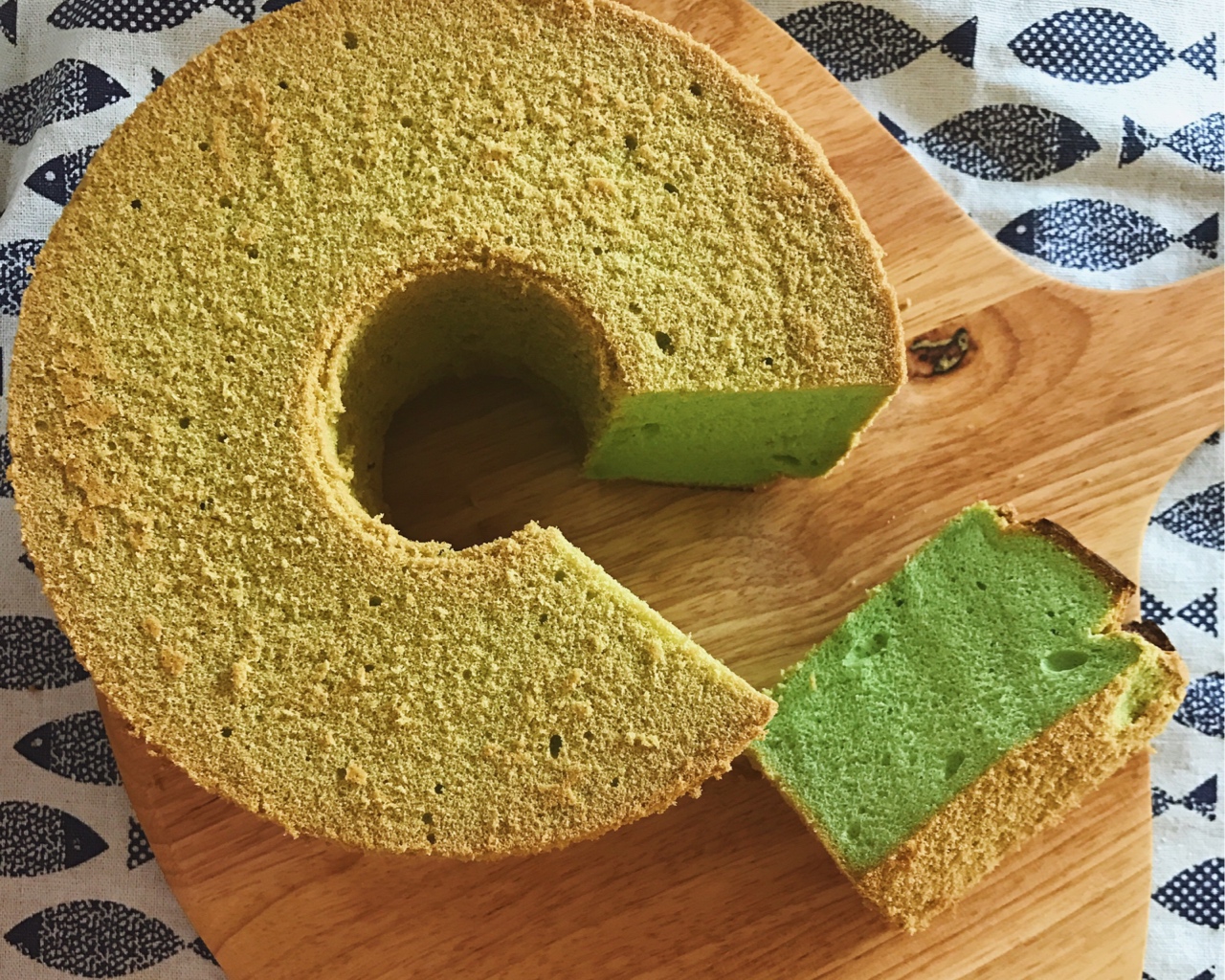 斑兰（香兰）蛋糕/绿蛋糕（新鲜斑兰叶汁的做法