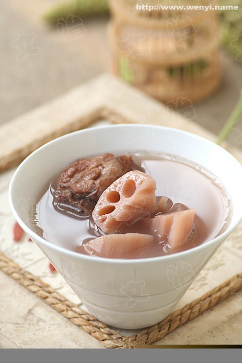 莲藕腔骨汤的做法