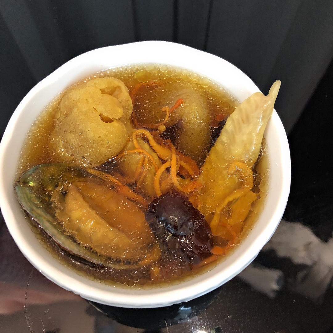 竹笙虫草花鲍鱼汤