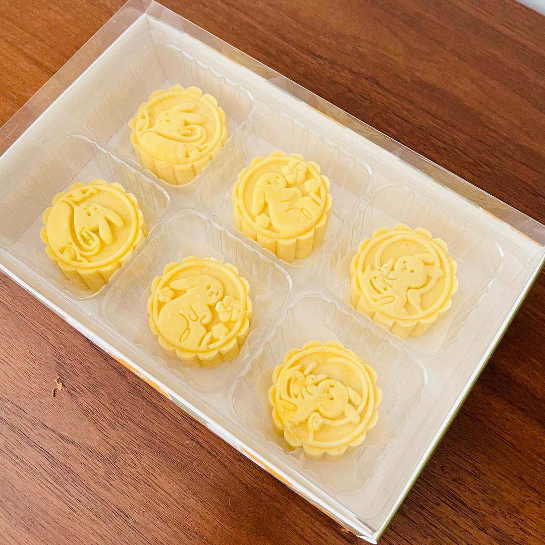 咸蛋黄流心绿豆糕