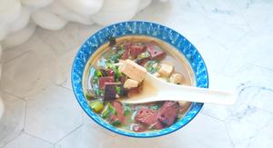冬天喝猪血豆腐汤:暖身的同时还补血和清理五脏六腑里的垃圾的做法 步骤7