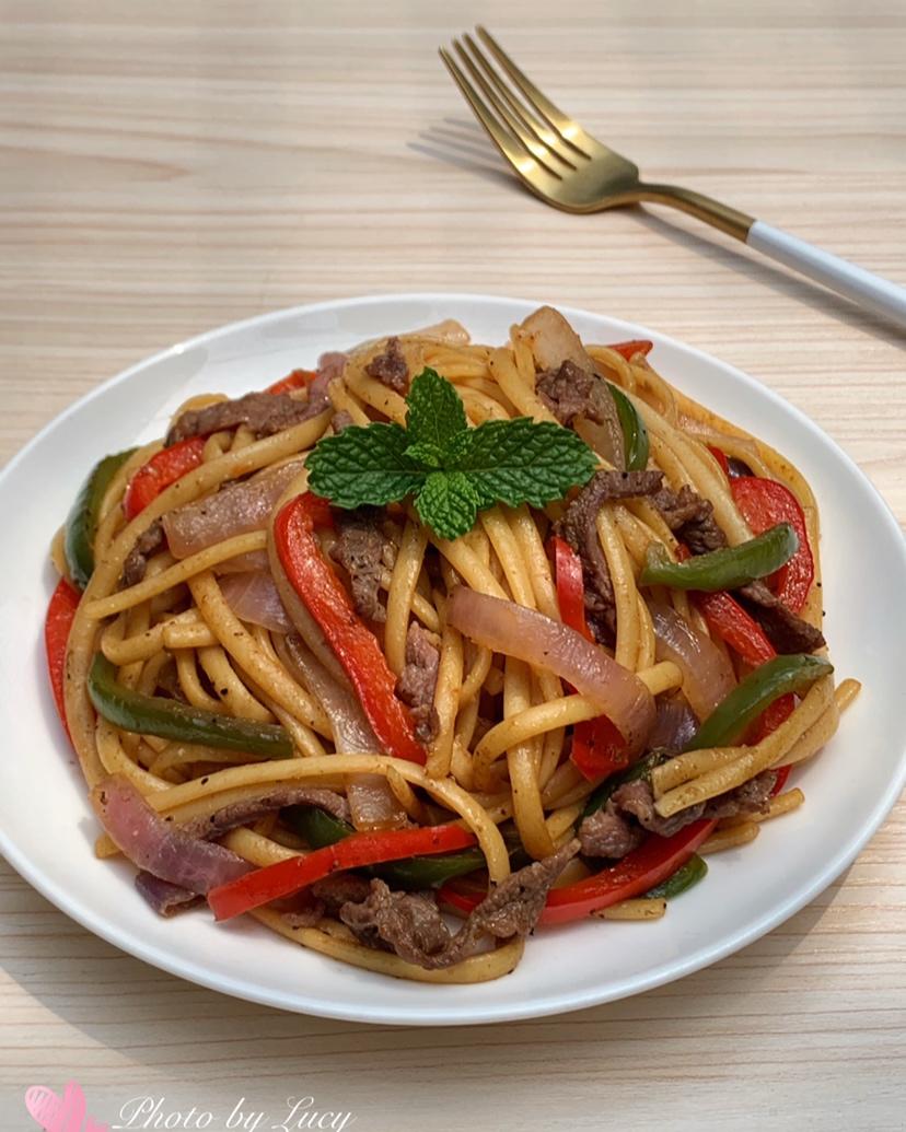 黑椒牛柳炒意面