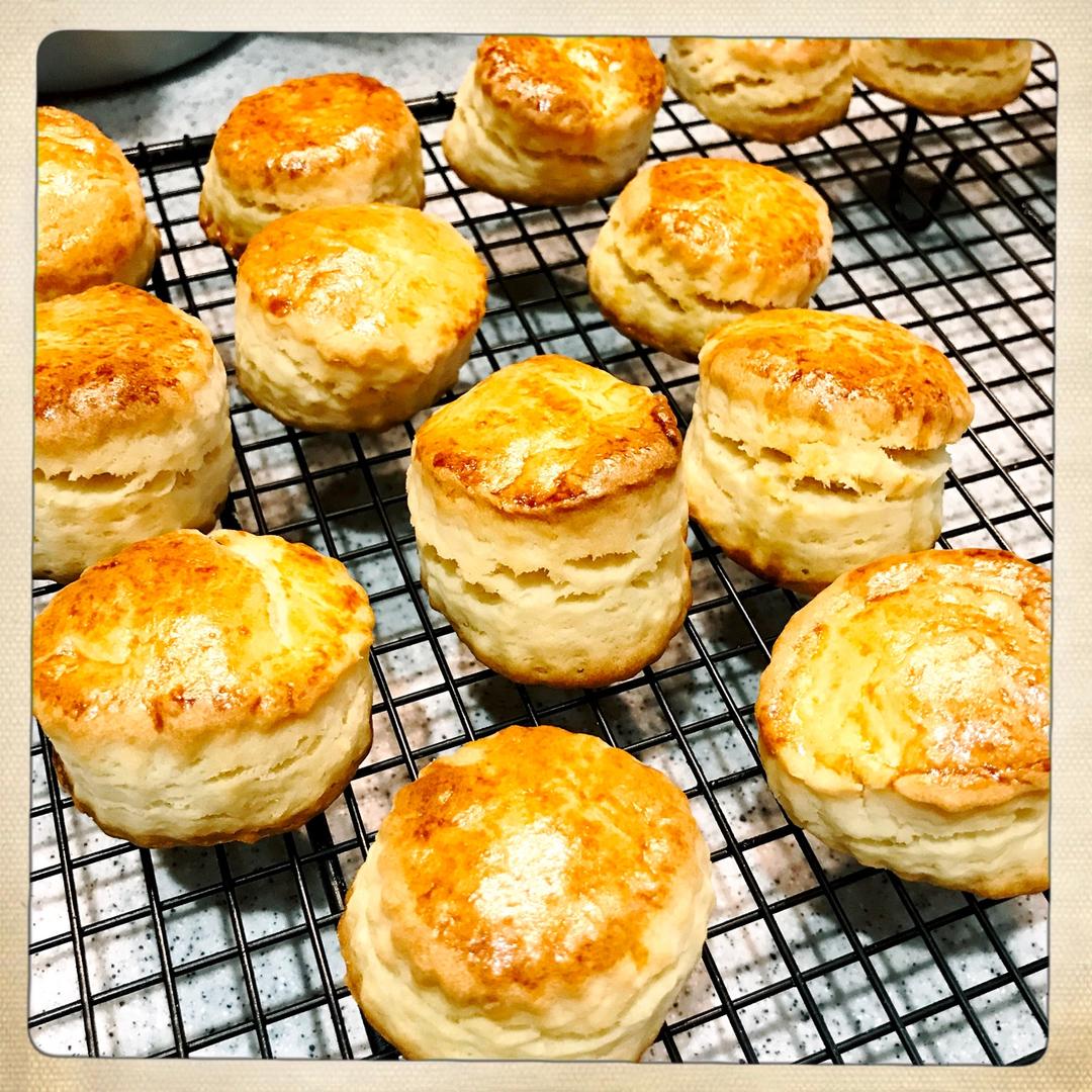 【视频】3分钟 奶油司康Scone(可能是世界上最快手的司康) 消耗淡奶油～