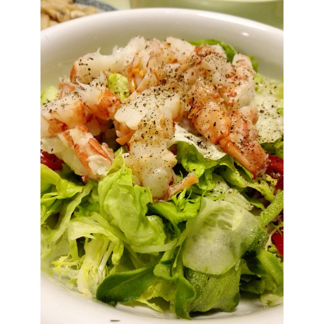 春季轻食，芒果大虾沙拉