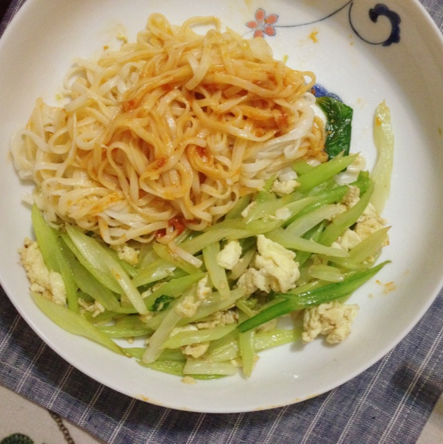 芹菜炒鸡蛋
