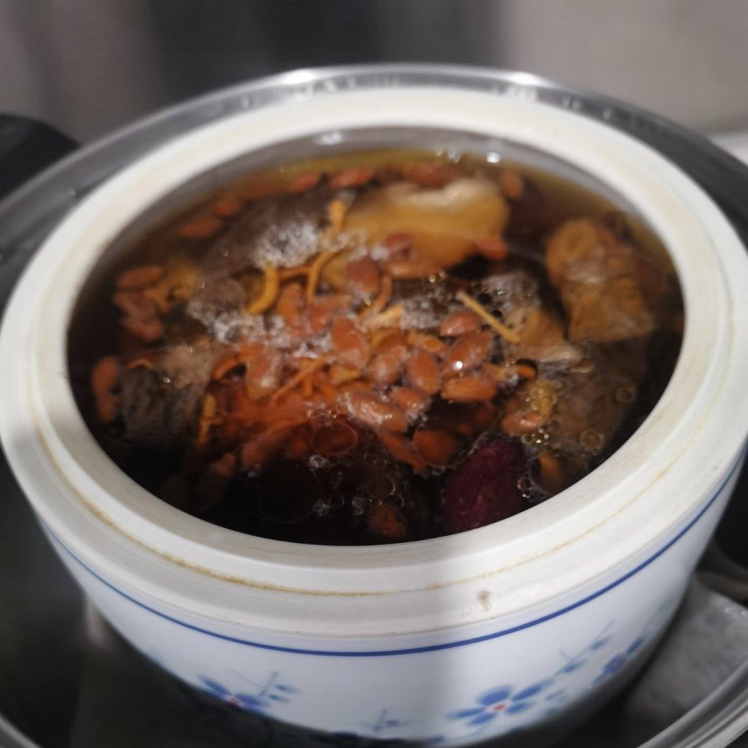 羊肚菌炖鸡肉