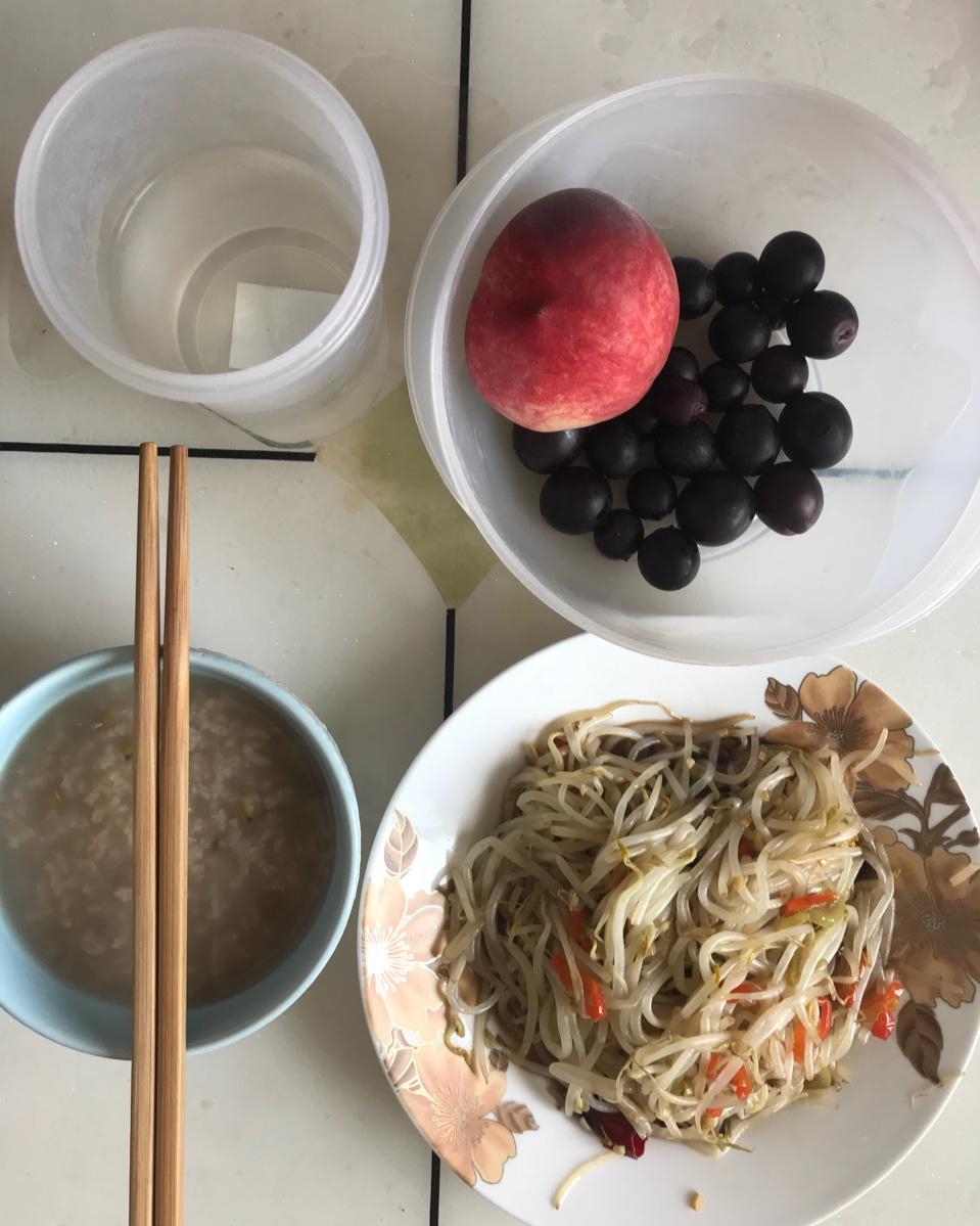 炝炒酸辣绿豆芽（超级快手菜）