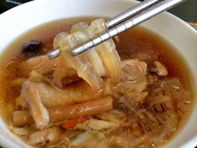 党参鱼翅煲鸡汤