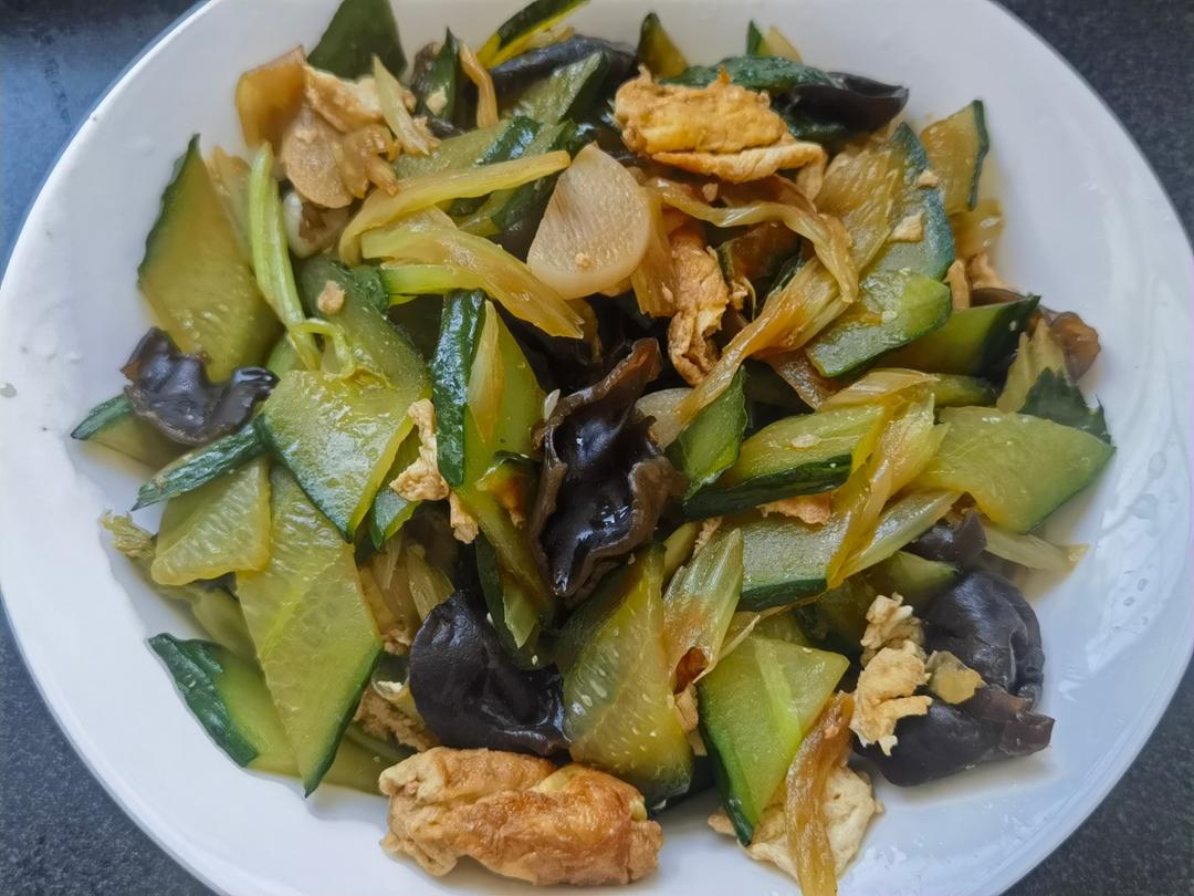 黄瓜鸡蛋炒平菇