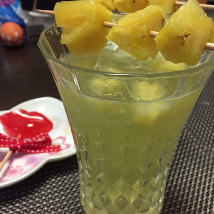 猫女王的厨房做的菠萝菲士pineapplefizz鸡尾酒