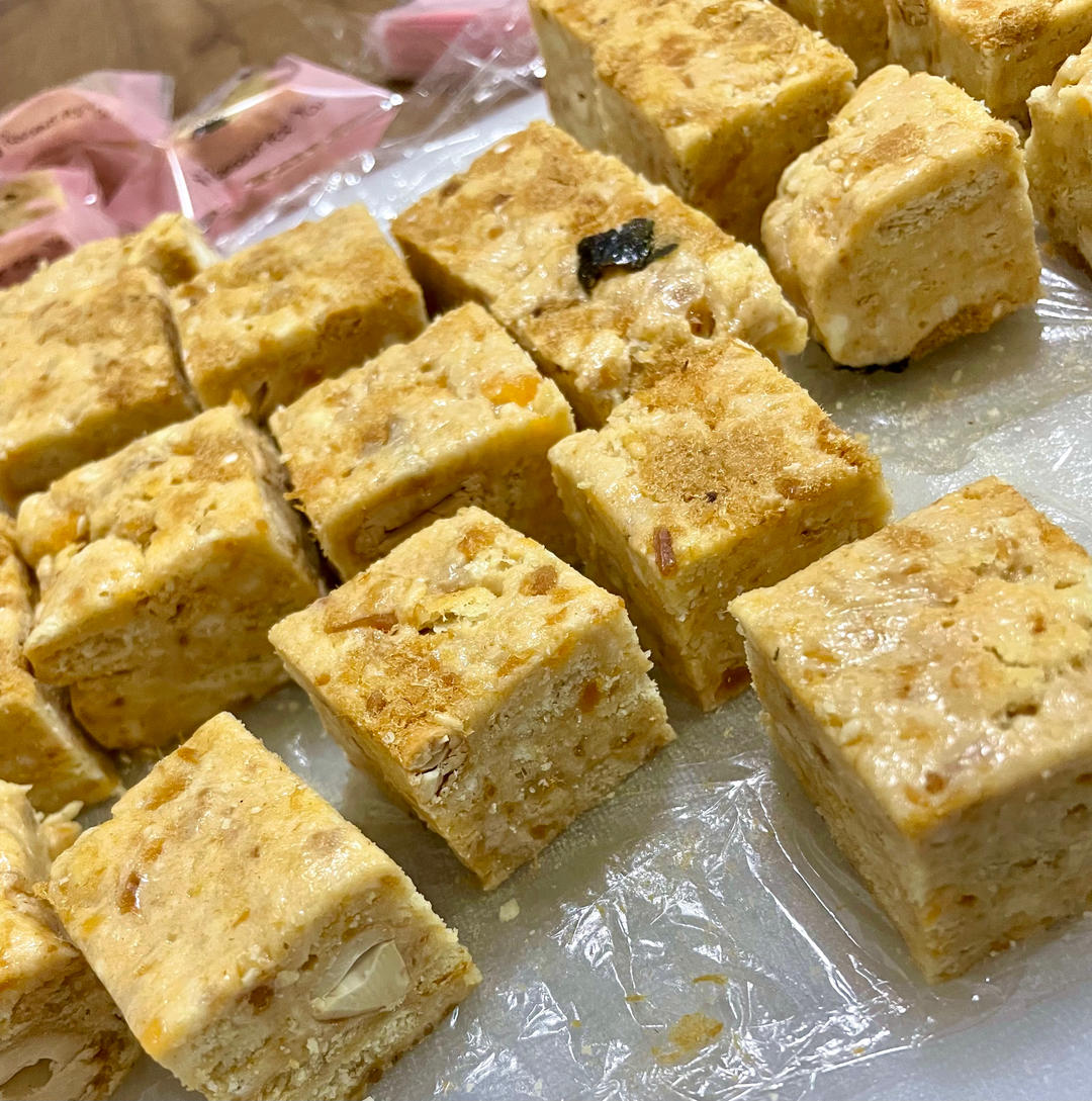 咸蛋黄肉松雪花酥