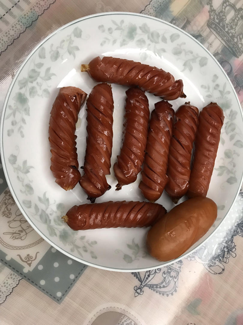 空气炸锅烤肠，肉肠/火腿肠/热狗--如果这算菜谱，应该没有更简单的菜谱了。如果有，请告诉我！