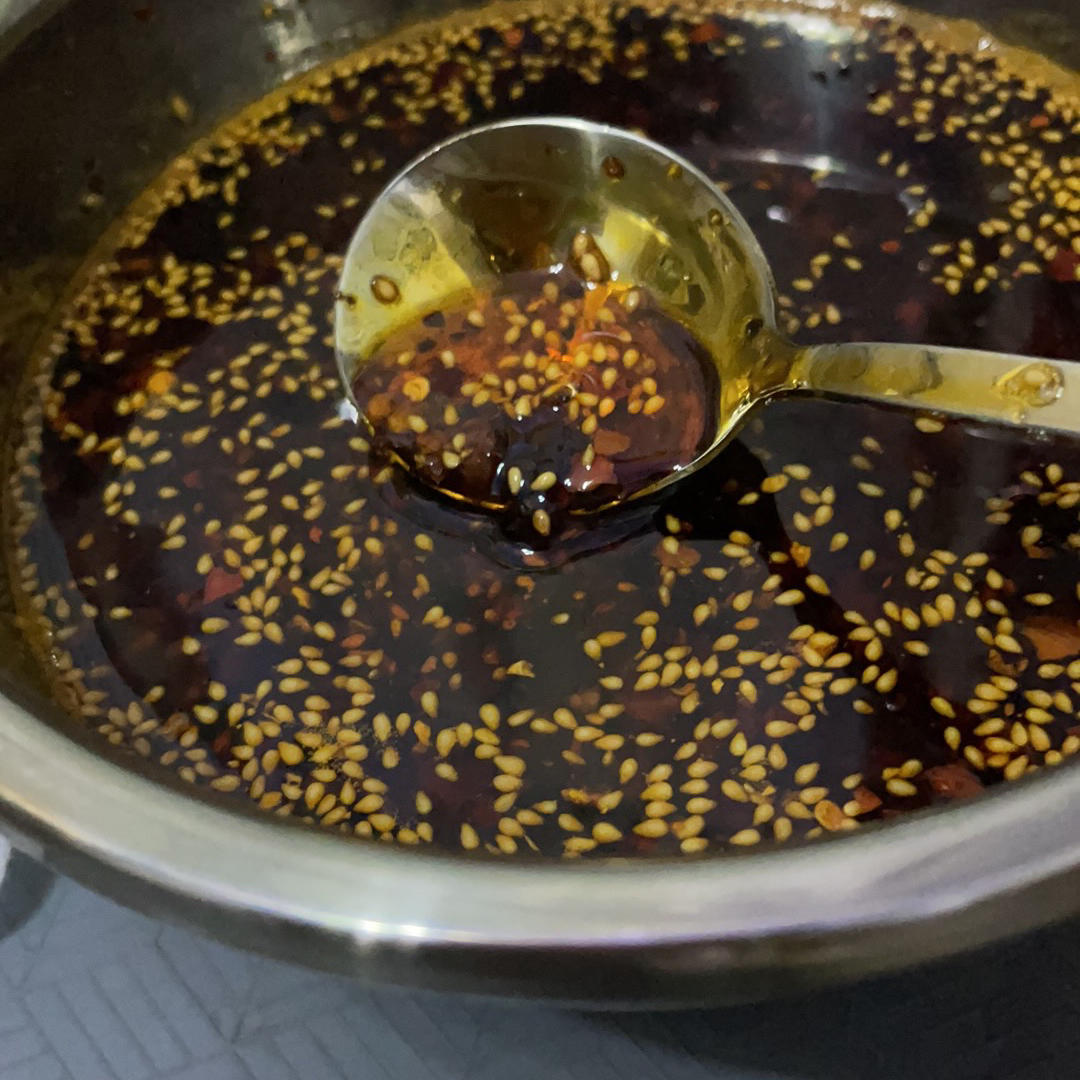 厨师长教你：“香辣红油”的做法，里面有许多小技巧，赶紧收藏吧