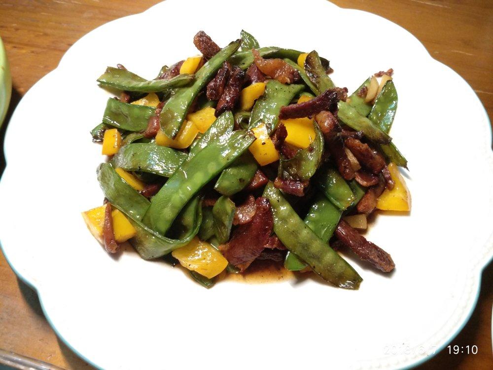 韭菜金针菇炒腊肉