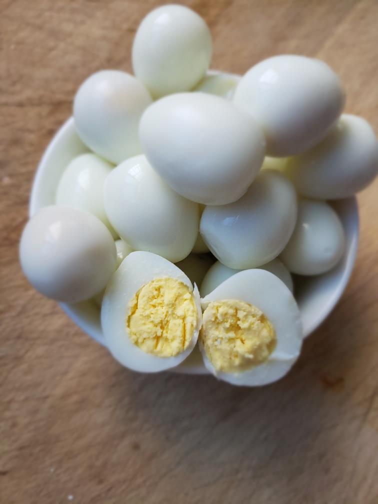 好剥皮的鹌鹑蛋