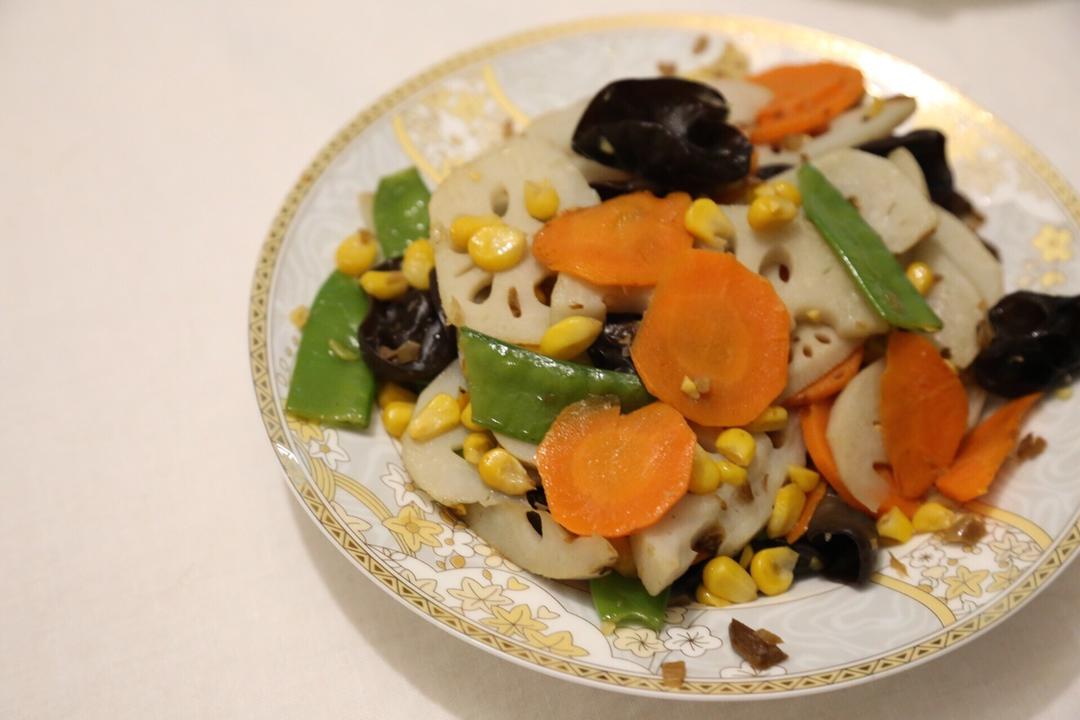 素菜也可以这么美—荷塘小炒