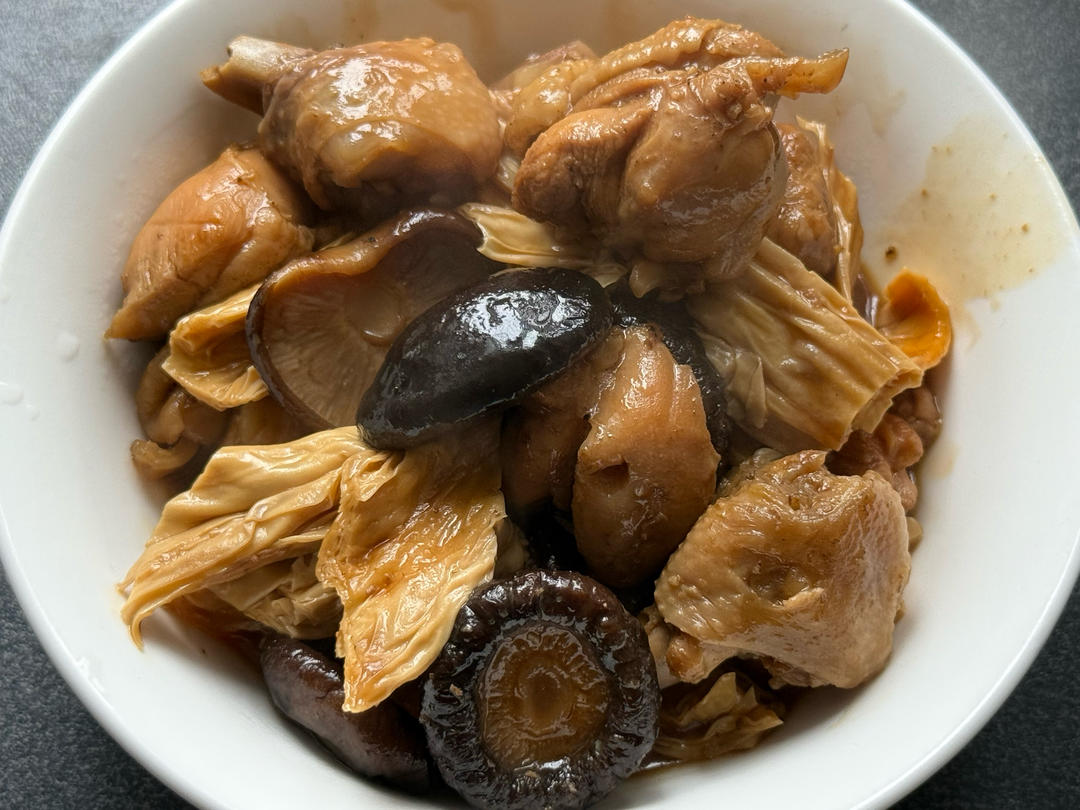 腐竹香菇烧鸡腿肉
