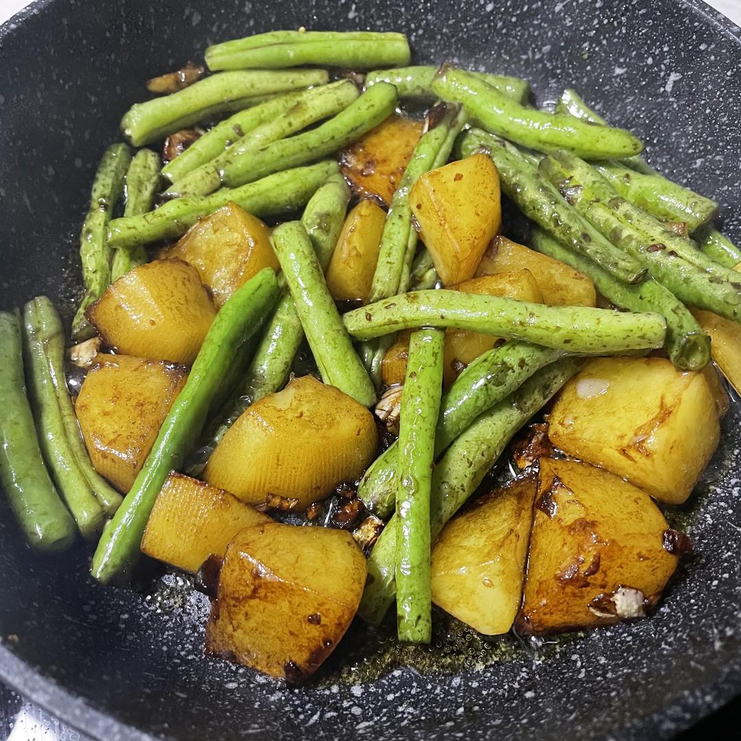 ❤️豆角土豆：跟地三鲜媲美的炒素菜‼️的做法