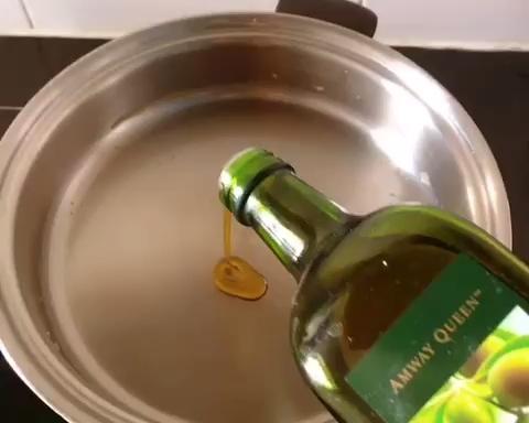 瘦身人群的美食～低油生煎三鲜包（饺子皮版）