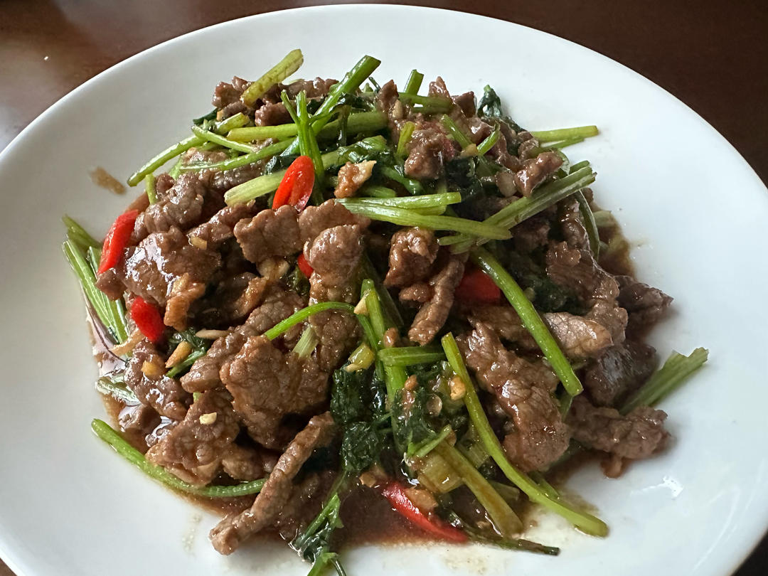 香菜爆炒牛肉（主打嫩）